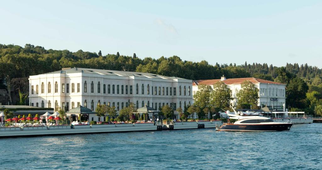 Four Seasons Bosphorus Beşiktaş Transfer Rehberi: İstanbul Havalimanı ve Sabiha Gökçen Ulaşım