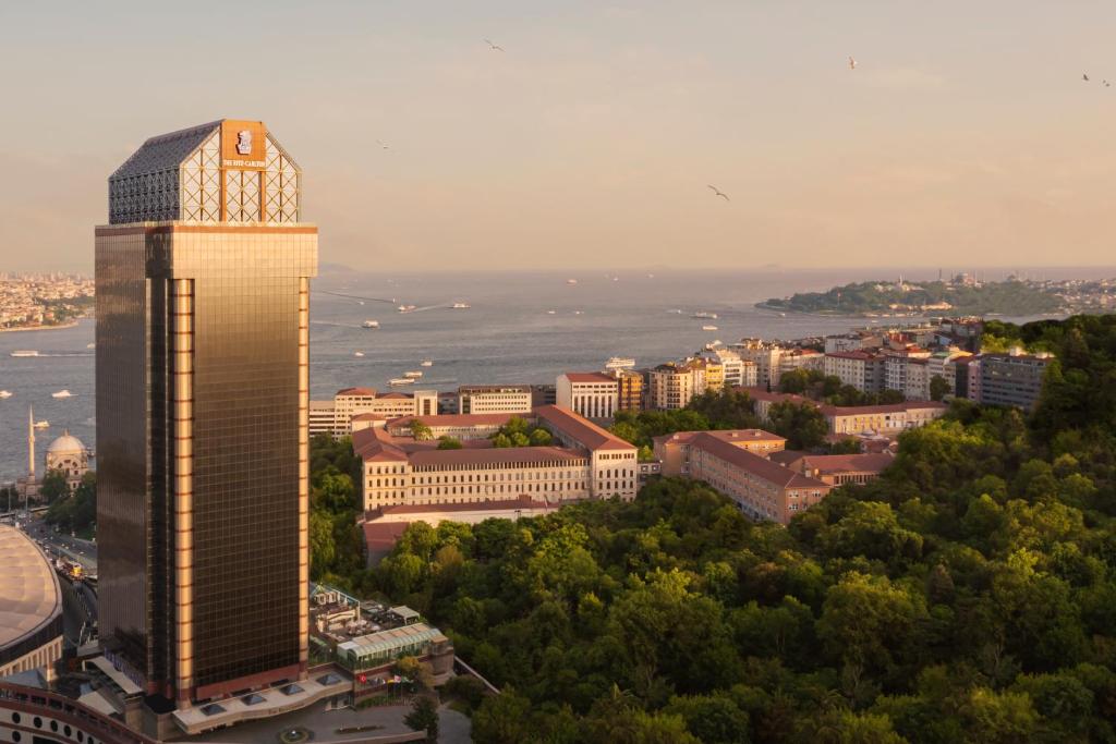 The Ritz-Carlton Istanbul Transfer Reberi: İstanbul Havalimanı ve Sabiha Gökçen Ulaşım